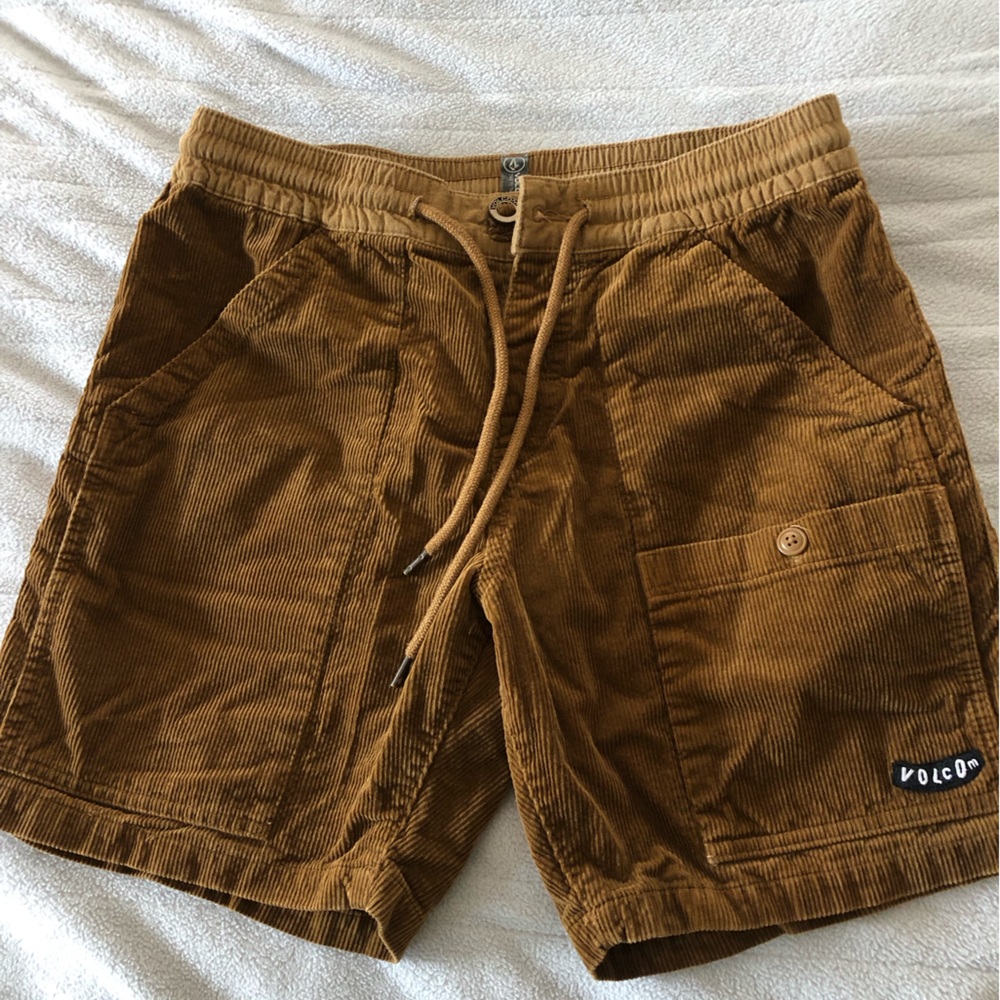 Men’s Volcom corduroy shorts.